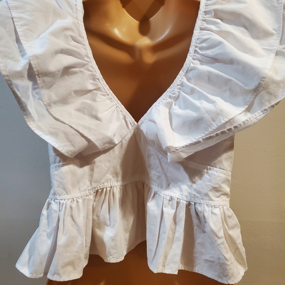 White flirty blouse - Picture 5 of 9